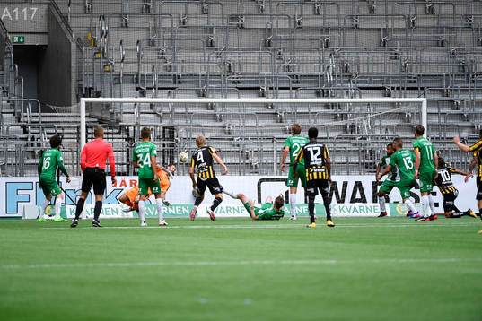 Häckens Juhani Ojala gör 1-0 Häcken