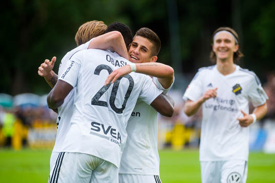 s Chinedu Ogbuke Obasi och Nicolas Marcelo Stefanelli  jublar efter 0-3 under fotbollsmatchen i Allsvenskan mellan Sirius och AIK den 6 augusti 2017 i Uppsala.