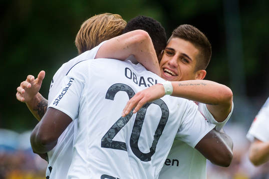 s Chinedu Ogbuke Obasi och Nicolas Marcelo Stefanelli