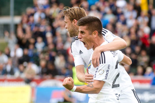 s Daniel Sundgren och Nicolas Marcelo Stefanelli jublar