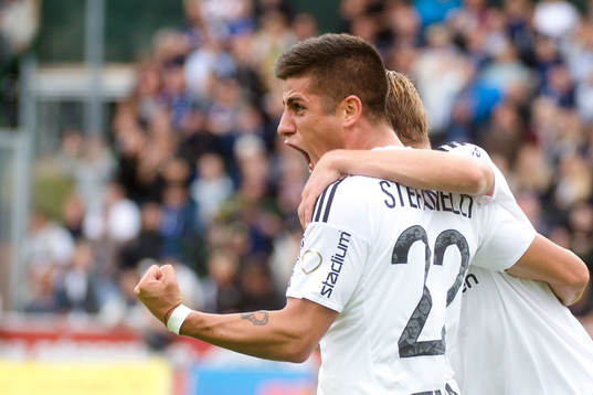 s Daniel Sundgren och Nicolas Marcelo Stefanelli jublar