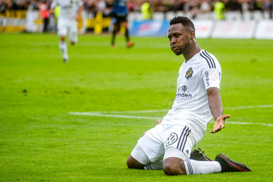 s Chinedu Ogbuke Obasi jublar