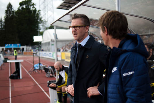 s tränare Rikard Norling och Sirius tränare Thomas