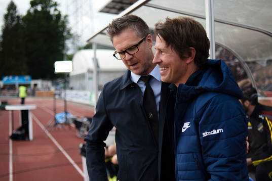 s tränare Rikard Norling och Sirius tränare Thomas