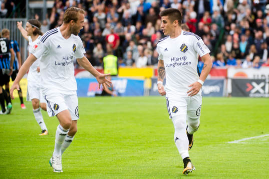 s Daniel Sundgren och Nicolas Marcelo Stefanelli jublar