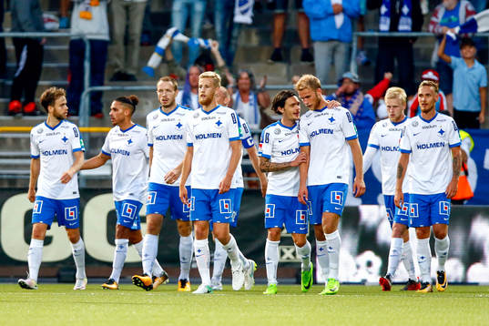 Norrköpings Sebastian Andersson jublar med lagkamrater