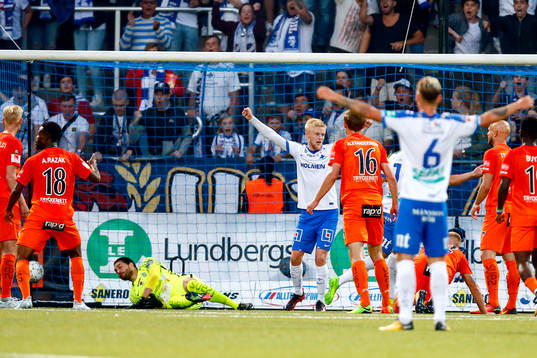 Norrköpings Karl Holmberg och Linus Wahlqvist jublar efter 1-0 av Sebastian Andersson (ej i bild)