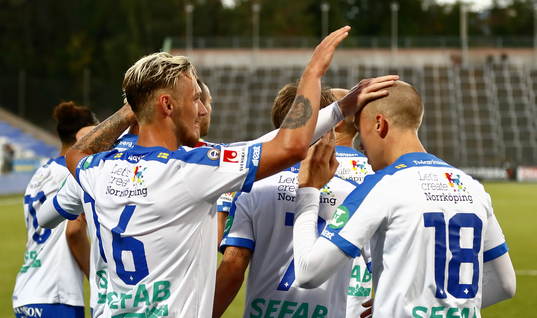 Norrköpings spelare jublar