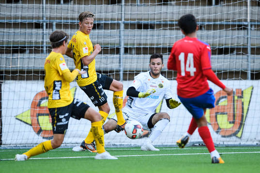 Helsingborgs Victor Göransson gör mål på Elfsborgs