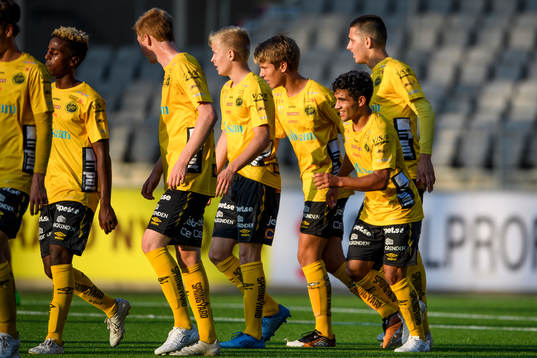 Elfsborgs Eduart Iljazi jublar efter att gjort mål