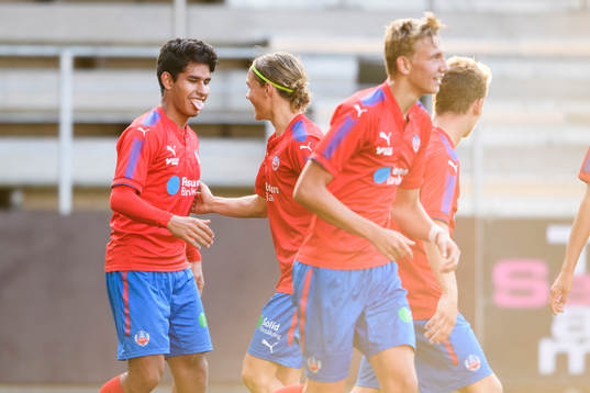 Helsingborgs Victor Göransson jublar efter mål