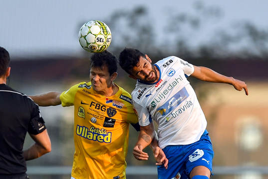 Falkenbergs David Svensson och Värnamos PAulo Marcelo