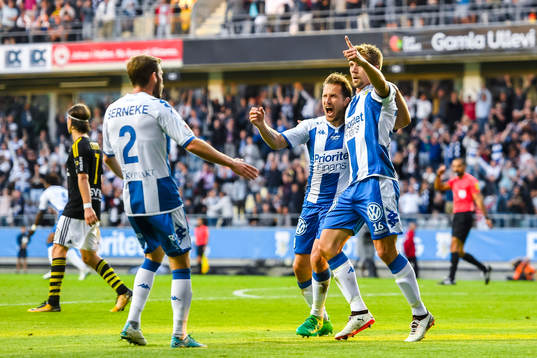 IFK Göteborgs Mikael Boman  och Tobias Hysén  jublar med