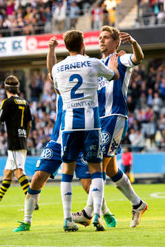 IFK Göteborgs Mikael Boman jublar tillsamman med Emil