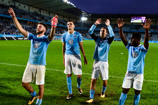 Malmö FFs Erdal Rakip , Alexander Jeremejeff , Magnus Wolff Eikrem  och Kingsley Sarfo  jublar