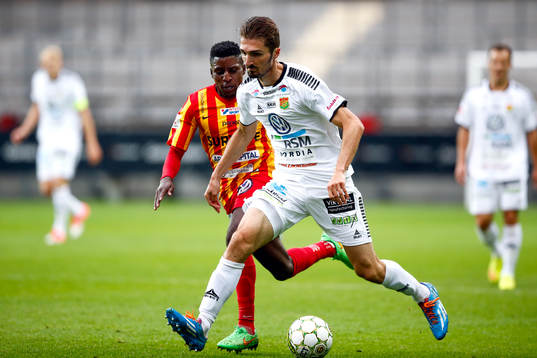GAIS Dardan Rexhepi och Syrianskas Samuel Akintioye