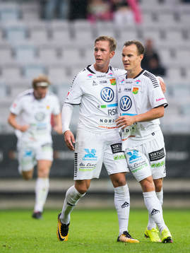 GAIS Simon Silverholt jublar ihop med Anton Wede efter sitt 1-0 mål