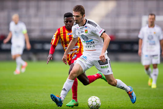 GAIS Dardan Rexhepi före Syrianskas Samuel Akintioye