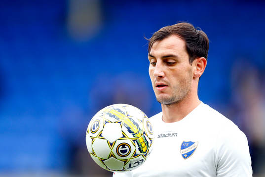 Norrköpings Nikola Tkalcic värmer upp