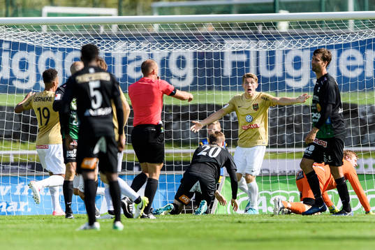 Brommapojkarnas Viktor Gyökeres jublar