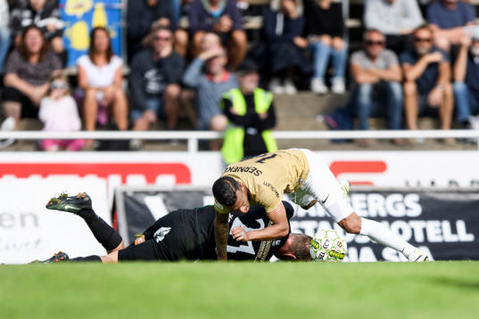 Varbergs Karl Söderström och Brommapojkarnas Joel Qwiberg