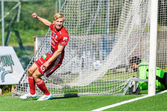 Piteås Johannes Lidström jublar efter sitt 1-0 mål