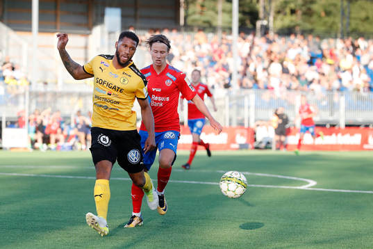 Frejs Alie Sesay och Helsingborgs Alex Timossi Andersson