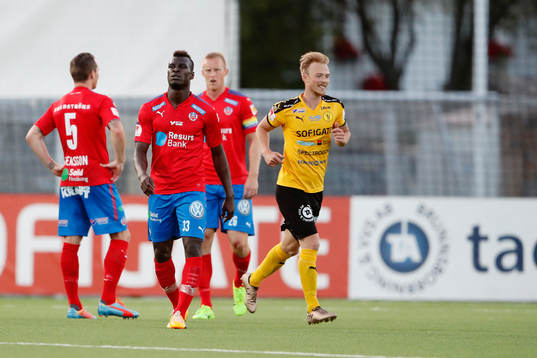 Helsingborgs Johan Persson, Edwin Gyimah och Peter Larsson och Frejs Pontus Åsbrink jublar efter 3-0