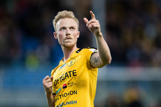Frejs Pontus Åsbrink jublar efter att ha gjort 4-0 för Frej