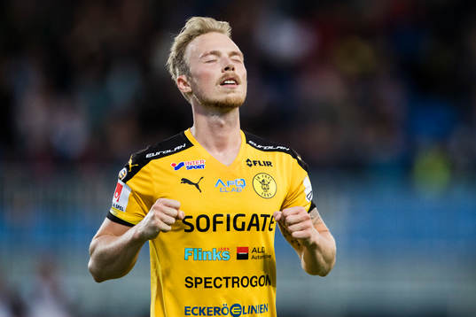 Frejs Pontus Åsbrink jublar efter att ha gjort 4-0 för Frej