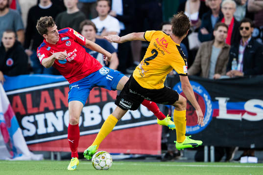 Frejs Adam Gradén i kamp om bollen med Frejs Jakob Glasberg