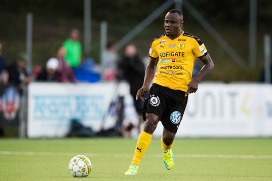 Frejs Nsima Peter med bollen