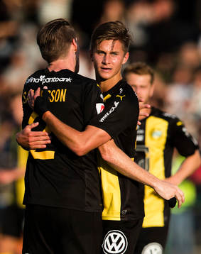 Hammarbys Birkir Már Saevarsson jublar