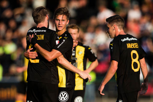 Hammarbys Birkir Már Saevarsson jublar