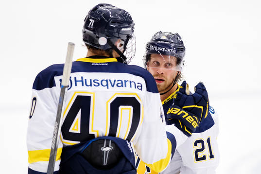 s David Gustafsson jublar med Mattias Tedenby