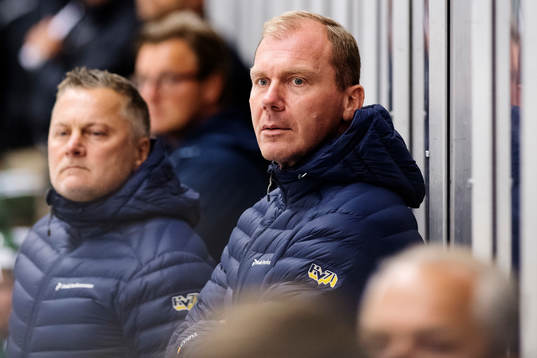 s tränare Johan Lindbom