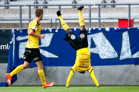 Frejs Dida Rashidi jublar efter 1-1