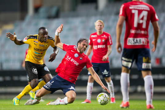 Frejs Nsima Peter fäller Örgrytes Johan Elmander