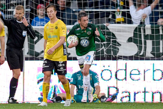 Jönköpings Daryl Smylie jublar