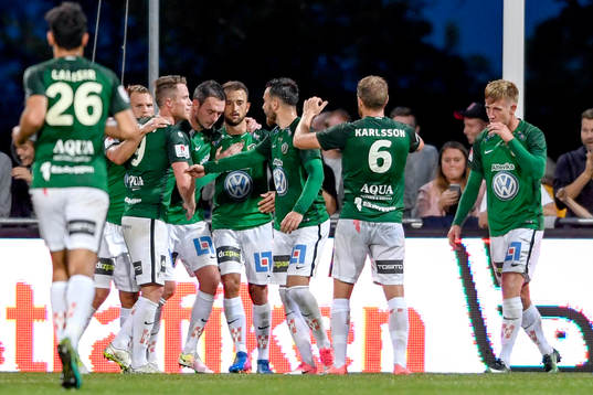 Jönköpings Robert Gojani kvitterar till 2-2 på straff