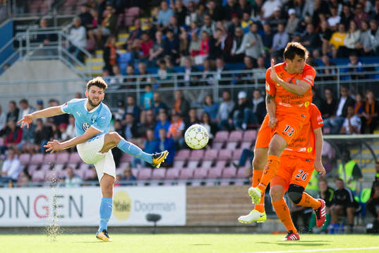 Malmö FFs Erdal Rakip testar skott