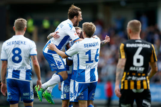 IFK Göteborgs Sebastian Eriksson gör 1-0 och jublar med