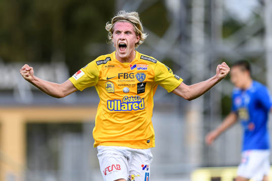 Falkenbergs Viktor Götesson jublar efter att ha gjort 1-0