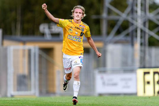 Falkenbergs Viktor Götesson jublar efter gjort 1-0