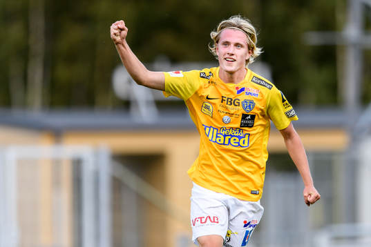 Falkenbergs Viktor Götesson jublar efter 1-0