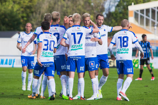 Norrköpings Sebastian Andersson jublar med lagkamrater