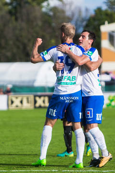 Norrköpings Sebastian Andersson jublar med Nikola Tkalcic efter 0-1