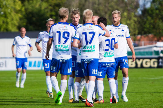 Norrköpings Sebastian Andersson jublar med lagkamrater