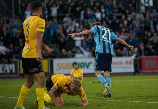 Djurgårdens Julian Kristoffersen jublar efter att ha gjort mål