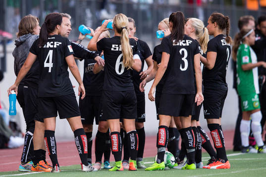 Göteborgs tränare Stefan Rehn samlar ihop spelarna